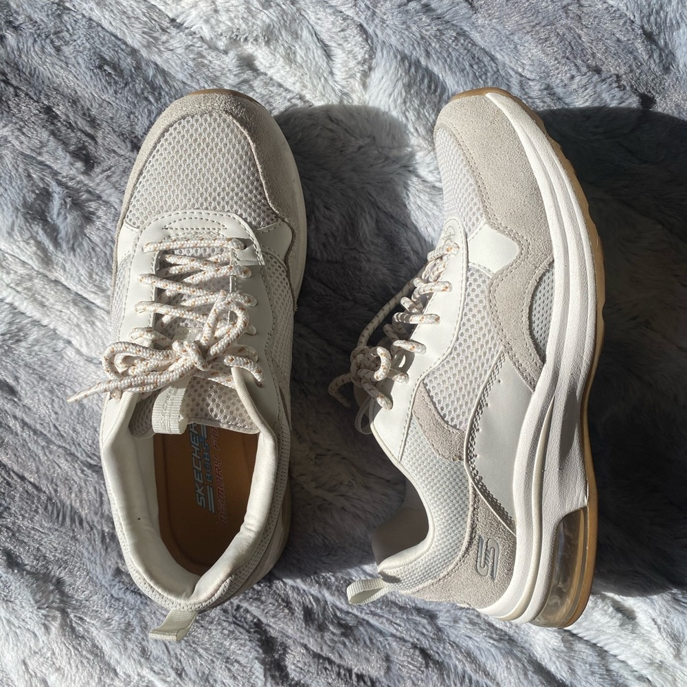 Women’s Size 8 Skechers Bobs With Memory Form - image 1